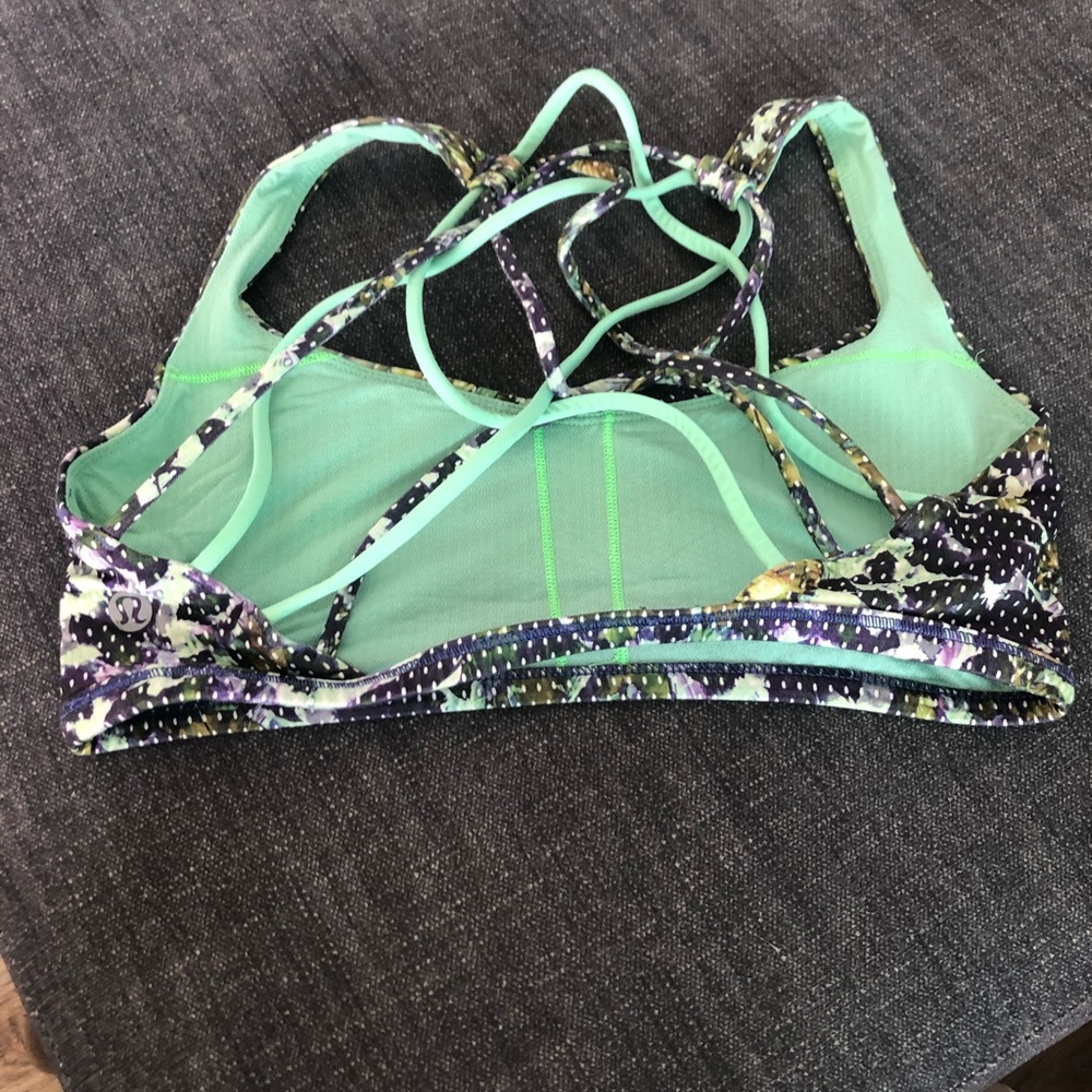 Lululemon sports bra